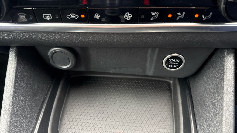 Nissan Qashqai 1.3 DiG-T MH Acenta Premium 5dr Petrol Hatchback